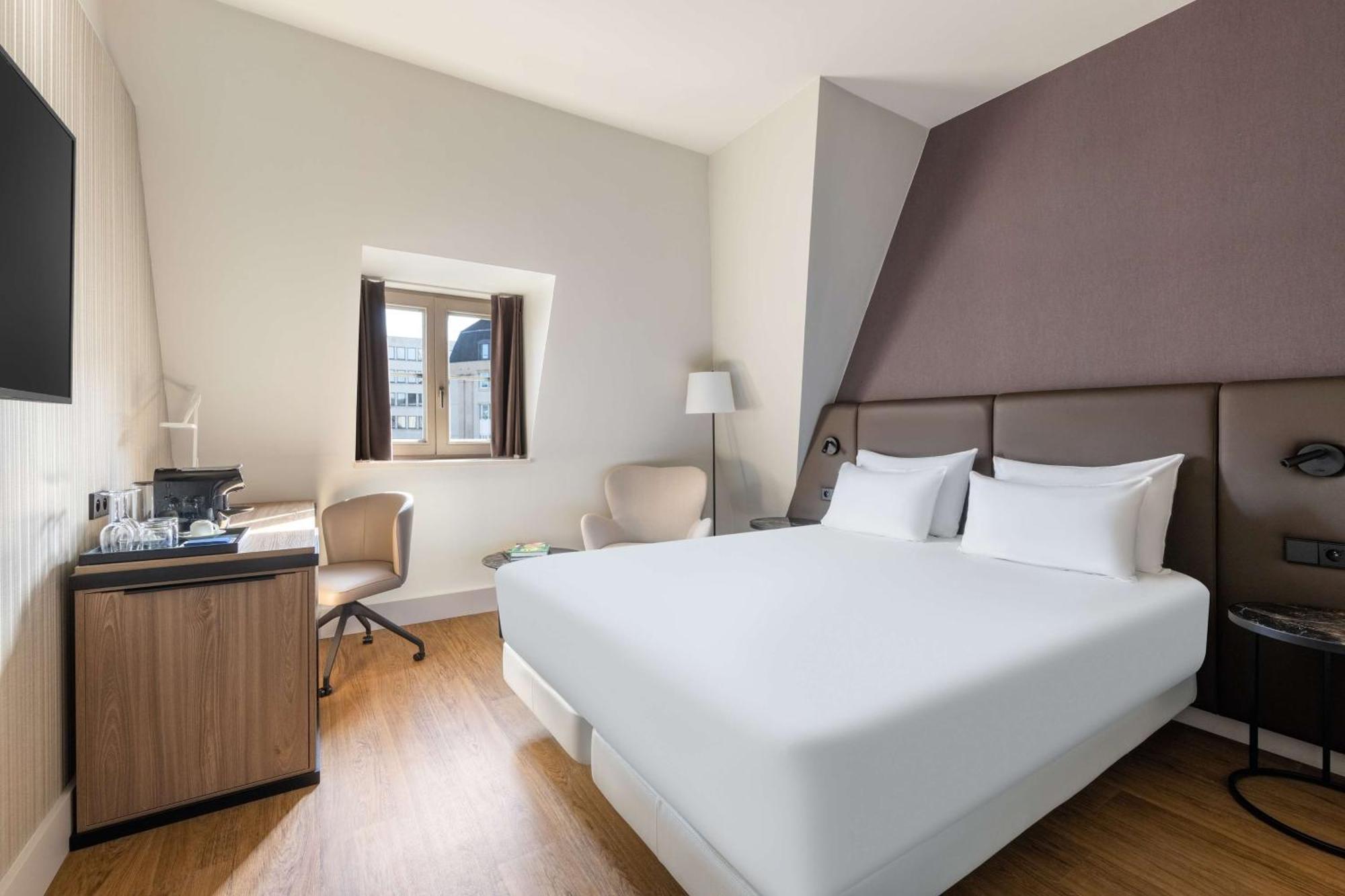 Hotel Nh Carrefour De L’europe 4*